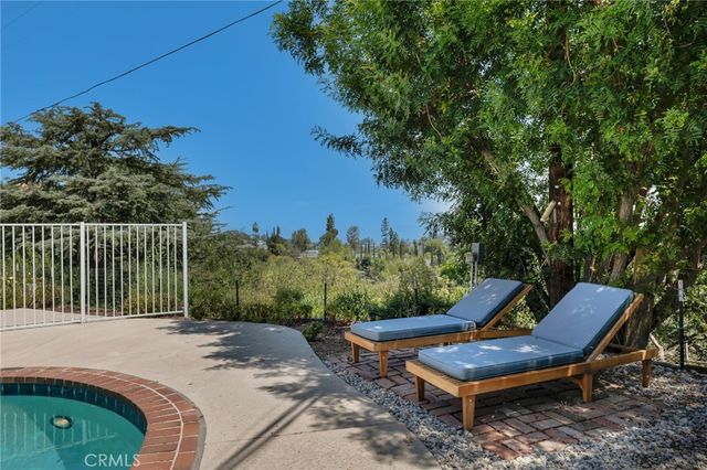 22388 Algunas Road, Woodland Hills, CA 91364