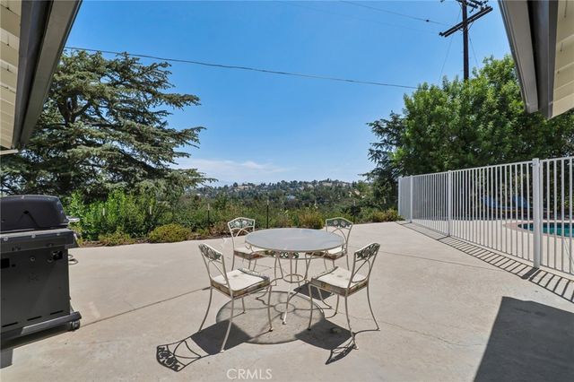 22388 Algunas Road, Woodland Hills, CA 91364