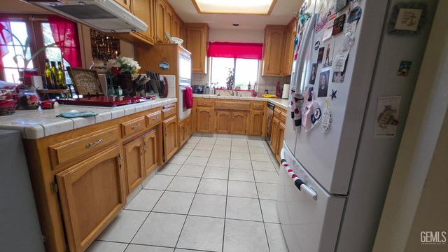 6109 Spring Valley Drive, Bakersfield, CA 93308