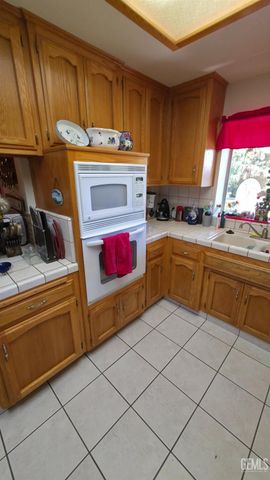 6109 Spring Valley Drive, Bakersfield, CA 93308