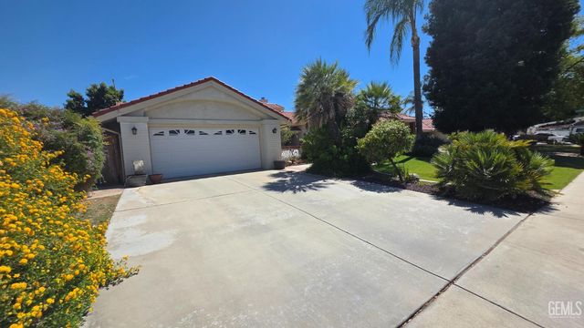 6109 Spring Valley Drive, Bakersfield, CA 93308