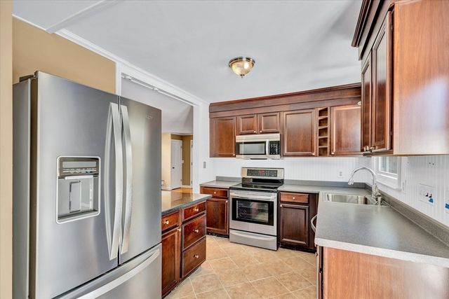 12 Snake Pond Rd, Sandwich, MA 02644