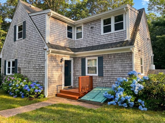 12 Snake Pond Rd, Sandwich, MA 02644
