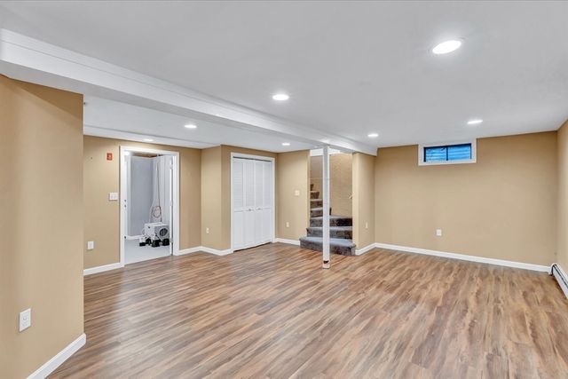 12 Snake Pond Rd, Sandwich, MA 02644