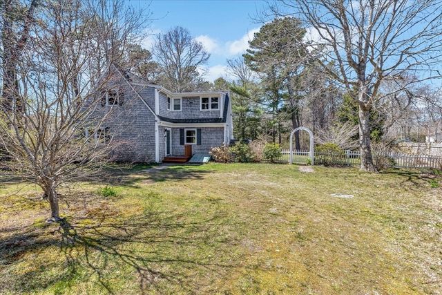 12 Snake Pond Rd, Sandwich, MA 02644