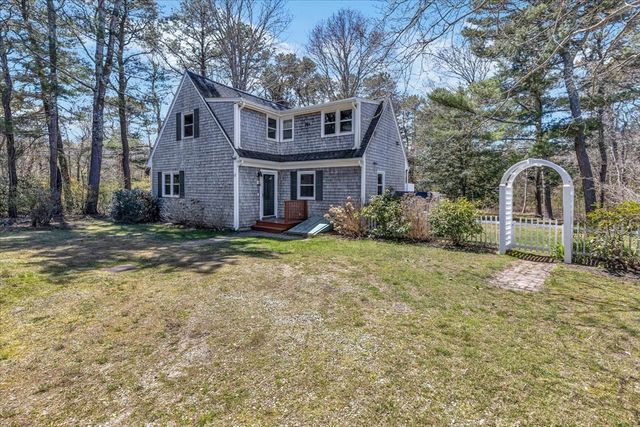 12 Snake Pond Rd, Sandwich, MA 02644