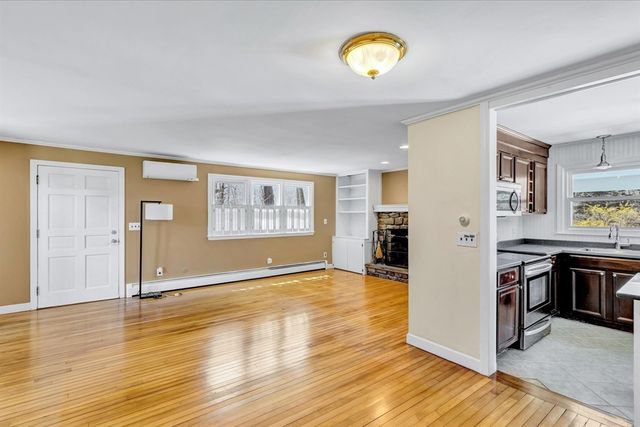 12 Snake Pond Rd, Sandwich, MA 02644