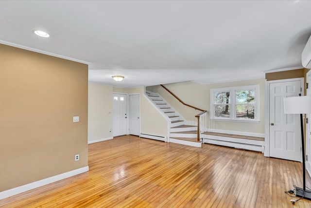 12 Snake Pond Rd, Sandwich, MA 02644