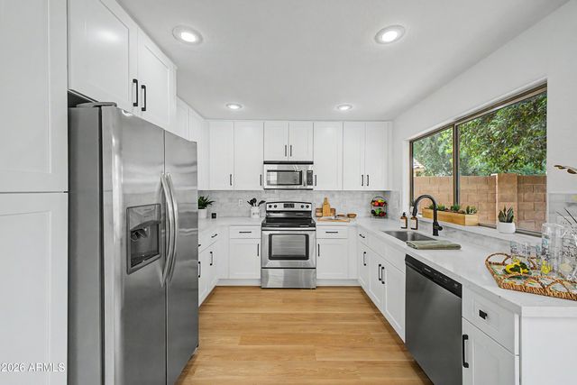 1752 E TREMAINE Avenue, Gilbert, AZ 85234