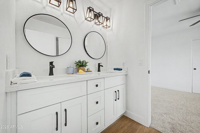 1752 E TREMAINE Avenue, Gilbert, AZ 85234