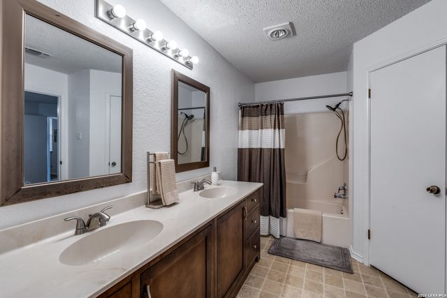 148 Woodcreek, La Vernia, TX 78121