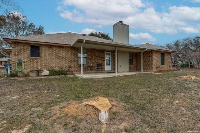 148 Woodcreek, La Vernia, TX 78121