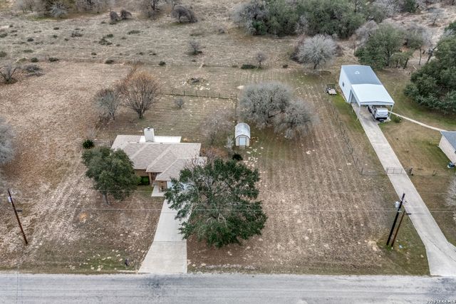 148 Woodcreek, La Vernia, TX 78121