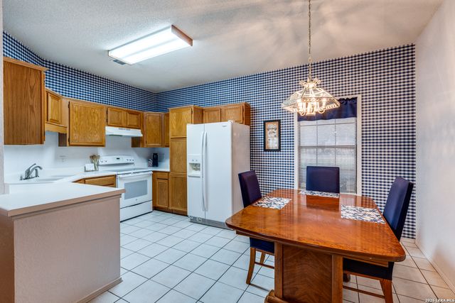 148 Woodcreek, La Vernia, TX 78121