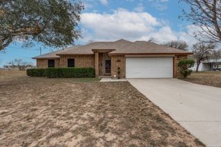 148 Woodcreek, La Vernia, TX 78121