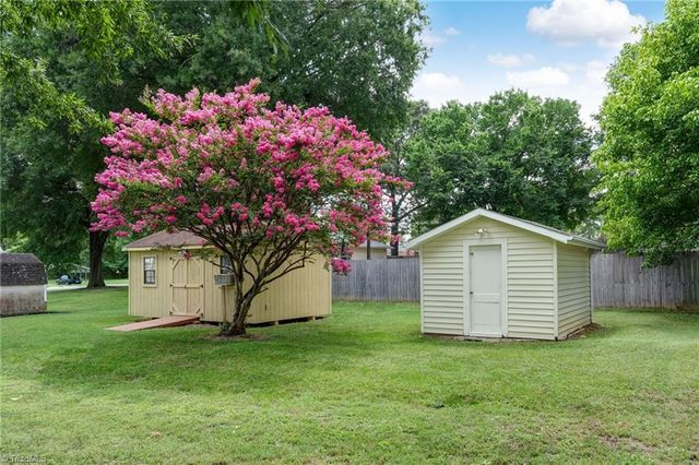 1106 Walnut Street, Reidsville, NC 27320