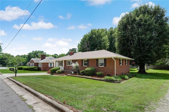 1106 Walnut Street, Reidsville, NC 27320