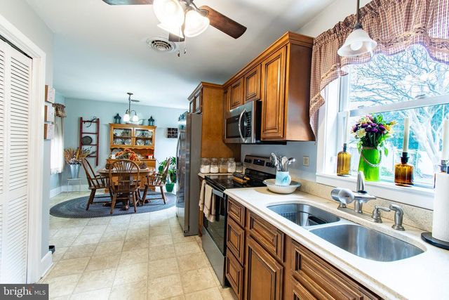 9 OAK ST, Cambridge, MD 21613