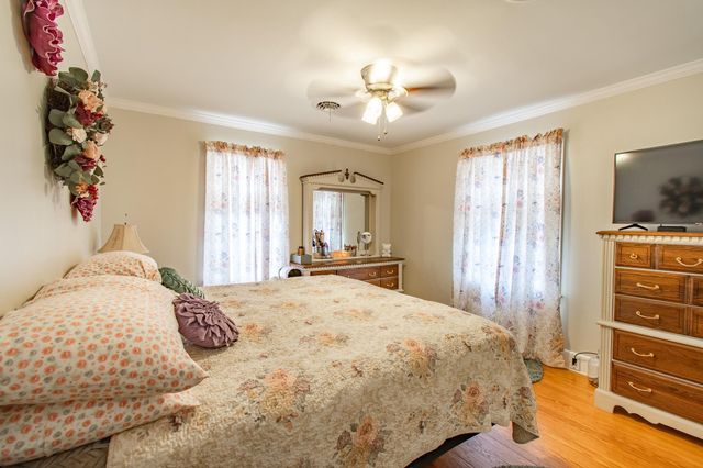 9 OAK ST, Cambridge, MD 21613