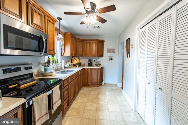 9 OAK ST, Cambridge, MD 21613