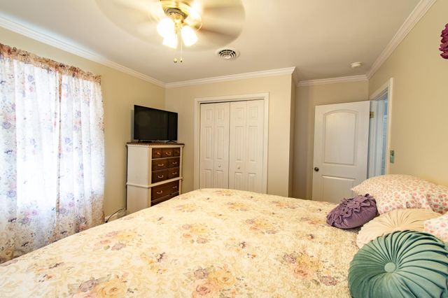 9 OAK ST, Cambridge, MD 21613