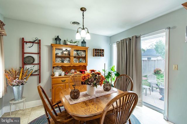 9 OAK ST, Cambridge, MD 21613