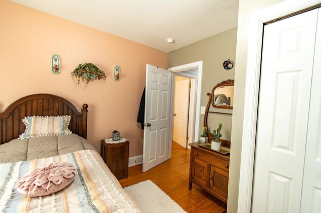 9 OAK ST, Cambridge, MD 21613