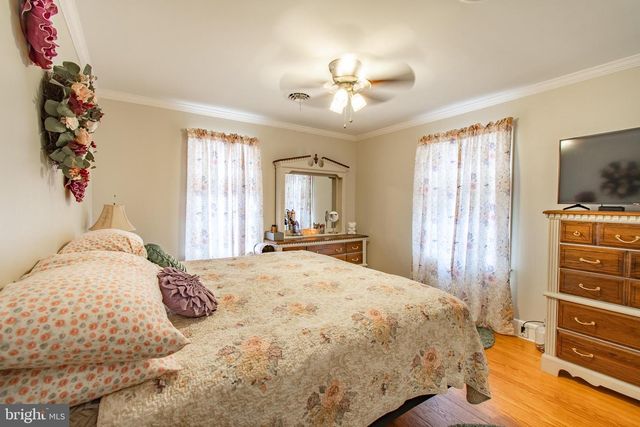 9 OAK ST, Cambridge, MD 21613