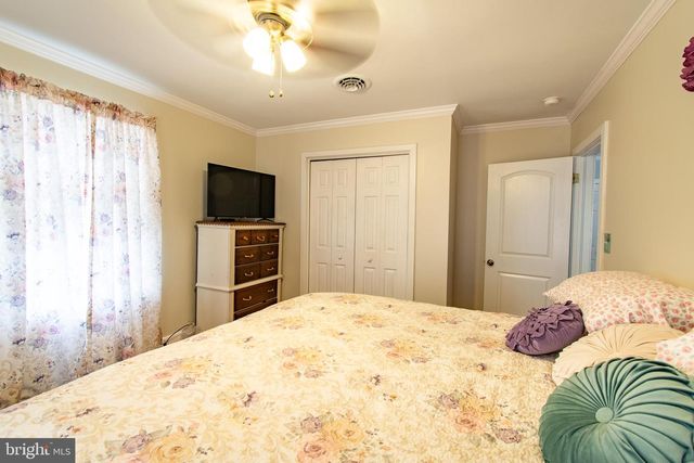 9 OAK ST, Cambridge, MD 21613