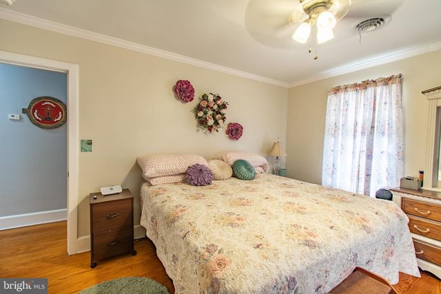 9 OAK ST, Cambridge, MD 21613