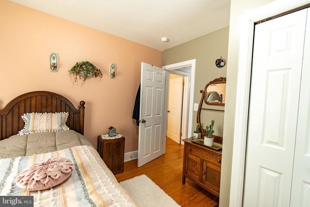 9 OAK ST, Cambridge, MD 21613