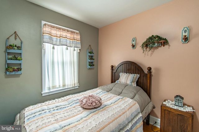 9 OAK ST, Cambridge, MD 21613