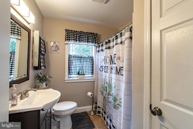 9 OAK ST, Cambridge, MD 21613