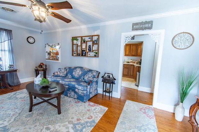 9 OAK ST, Cambridge, MD 21613