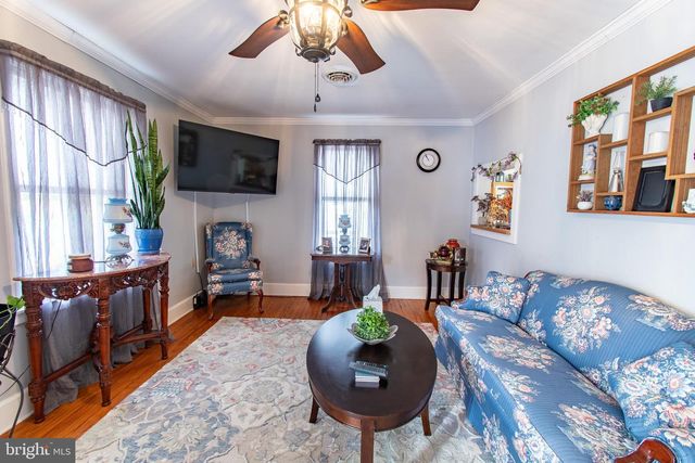 9 OAK ST, Cambridge, MD 21613