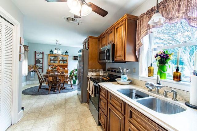 9 OAK ST, Cambridge, MD 21613