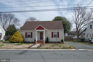 9 OAK ST, Cambridge, MD 21613