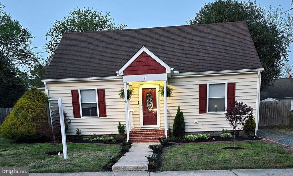 9 OAK ST, Cambridge, MD 21613