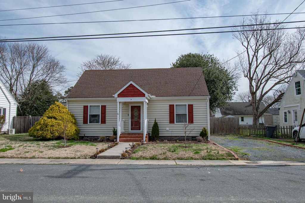 9 OAK ST, Cambridge, MD 21613