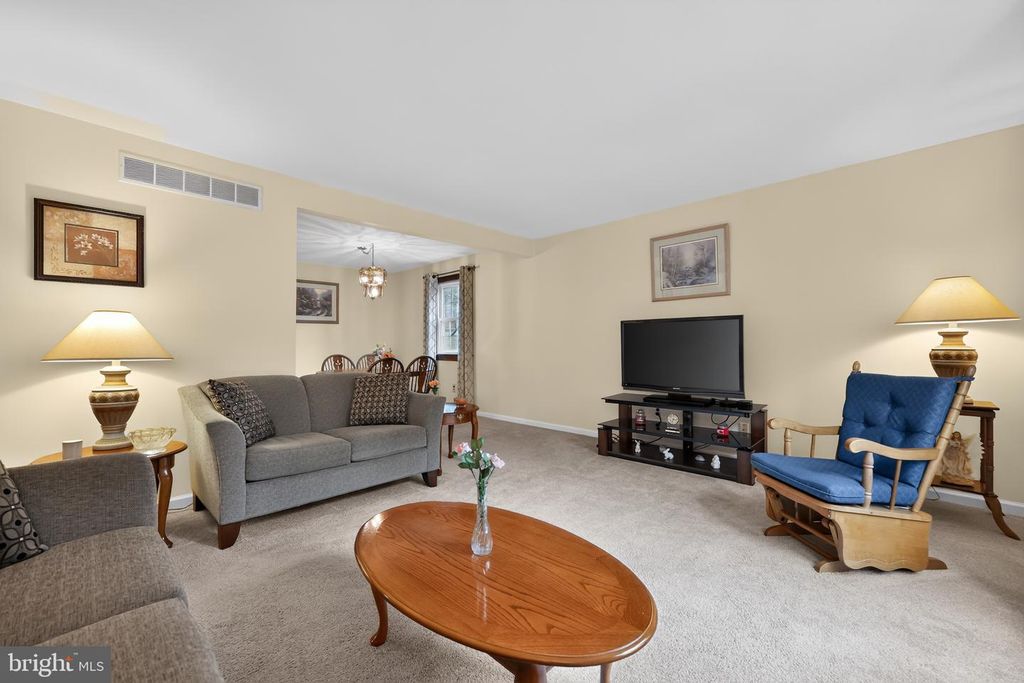 922 MENNONITE RD, ROYERSFORD, PA 19468 — photo 3