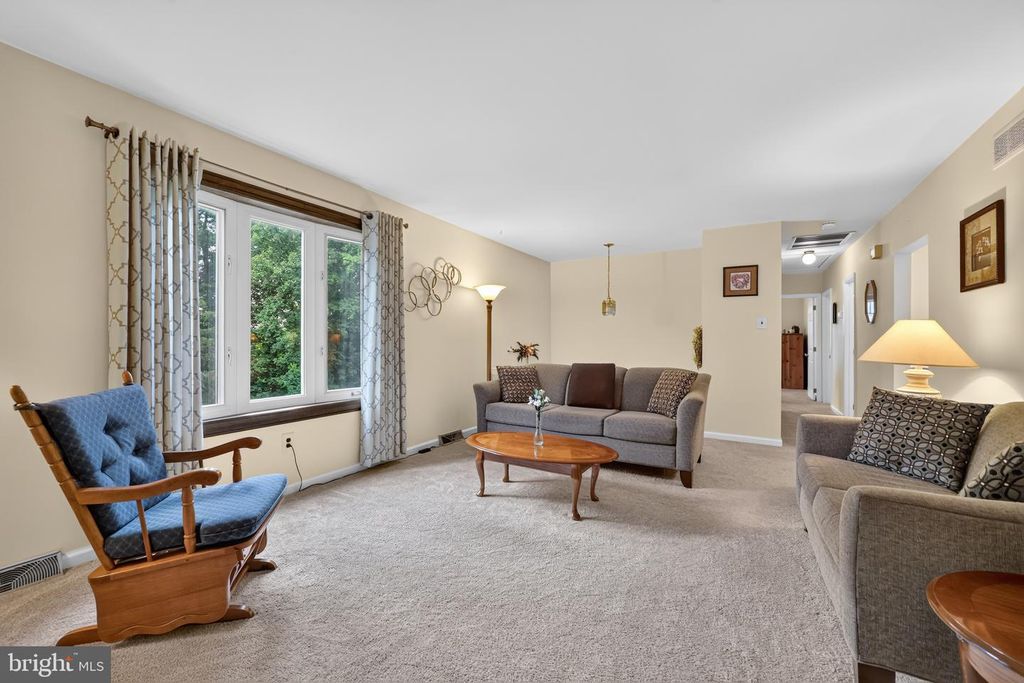 922 MENNONITE RD, ROYERSFORD, PA 19468 — photo 4