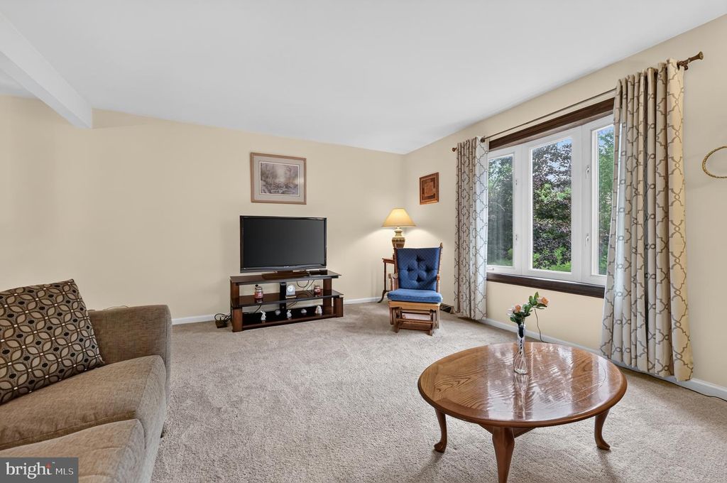 922 MENNONITE RD, ROYERSFORD, PA 19468 — photo 5