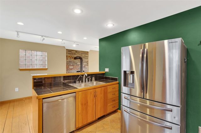 8020 Lloyd Ave, Swissvale, PA 15218