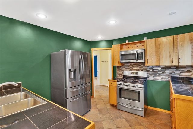 8020 Lloyd Ave, Swissvale, PA 15218