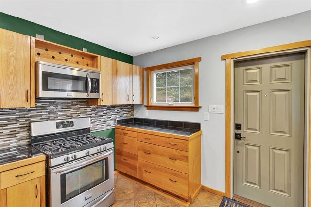 8020 Lloyd Ave, Swissvale, PA 15218