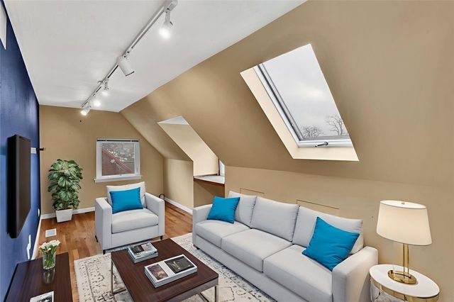 8020 Lloyd Ave, Swissvale, PA 15218