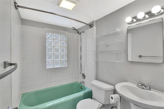 8020 Lloyd Ave, Swissvale, PA 15218