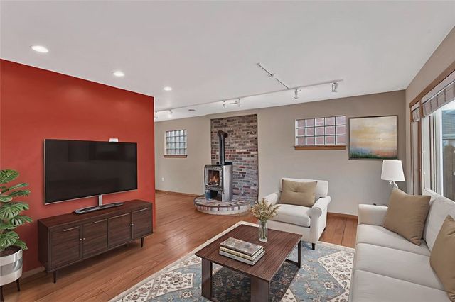 8020 Lloyd Ave, Swissvale, PA 15218