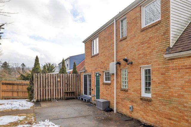 8020 Lloyd Ave, Swissvale, PA 15218