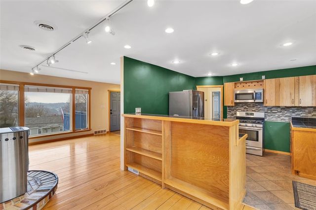 8020 Lloyd Ave, Swissvale, PA 15218